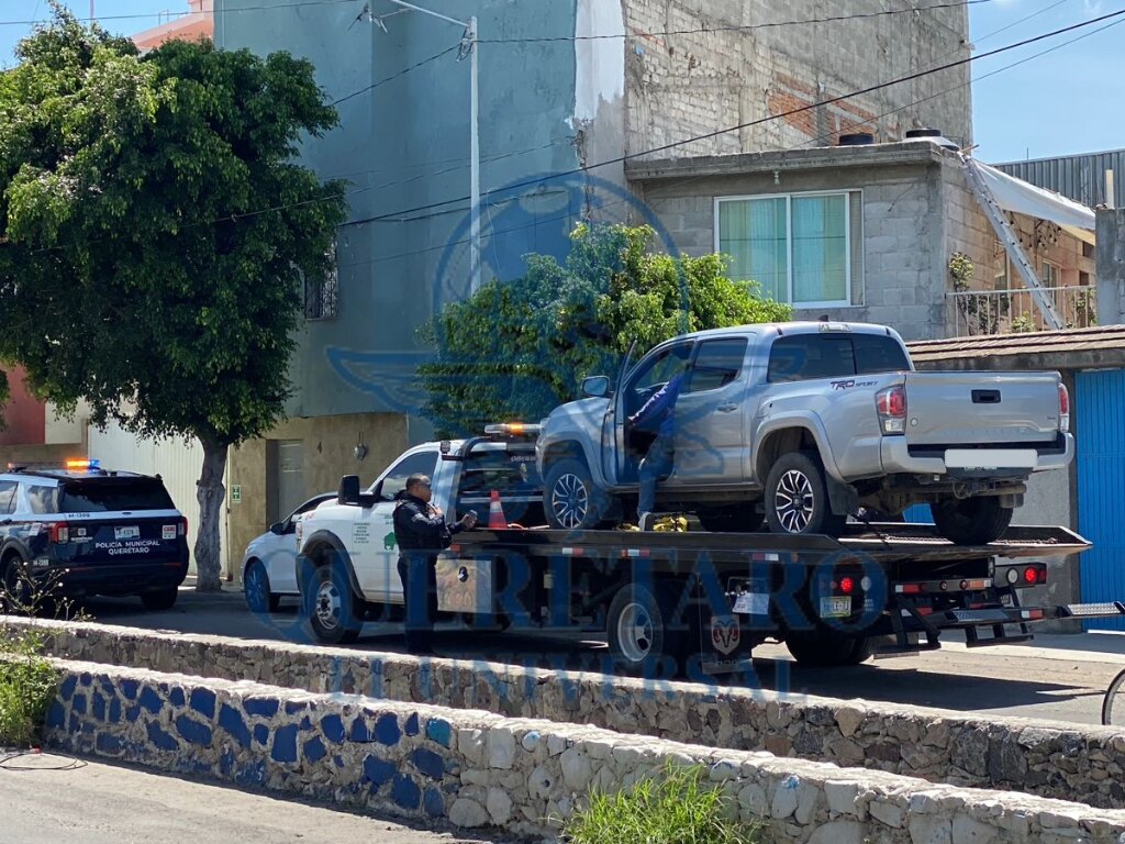 Cayeron tres personas en Reforma Agraria con camioneta robada en Guanajuato