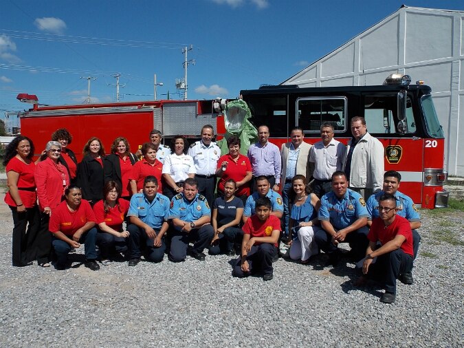 Entregan camión a bomberos de Tequisquiapan
