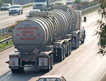 Alertan por traslado de material peligroso