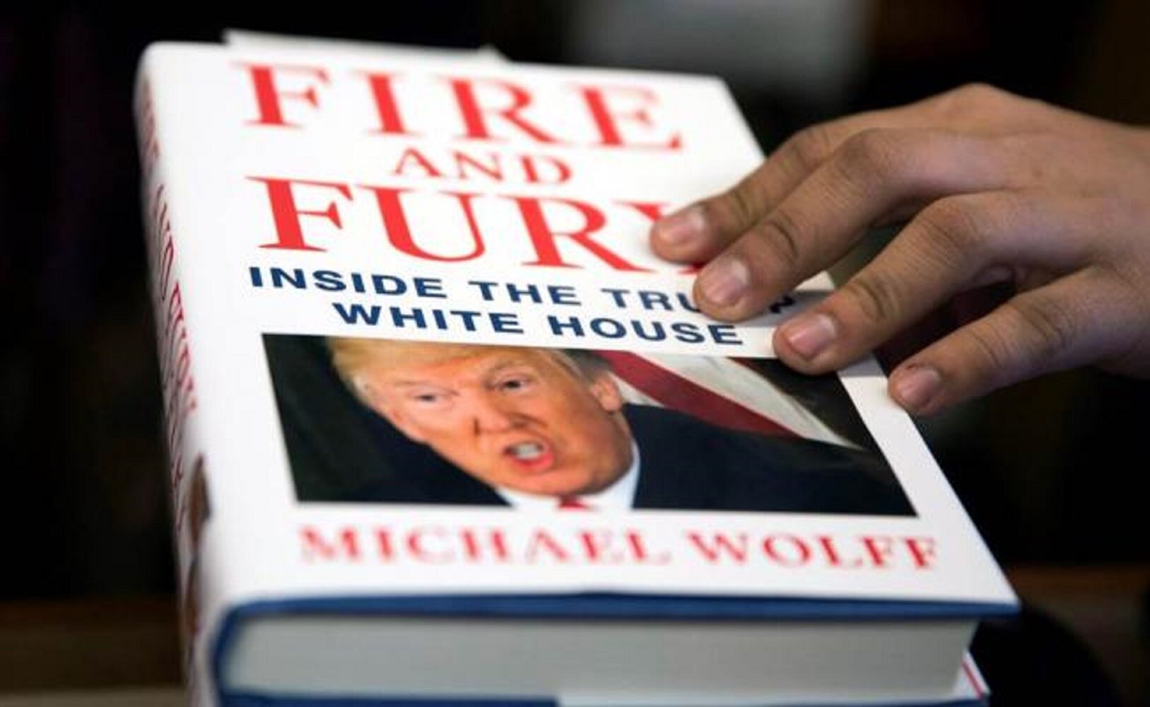 Allegados cuestionan "capacidad de gobernar" de Trump; "dicen que es un imbécil": Michael Wolff