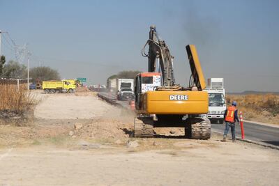 Avanza la remodelación de carreteras 411 y 413