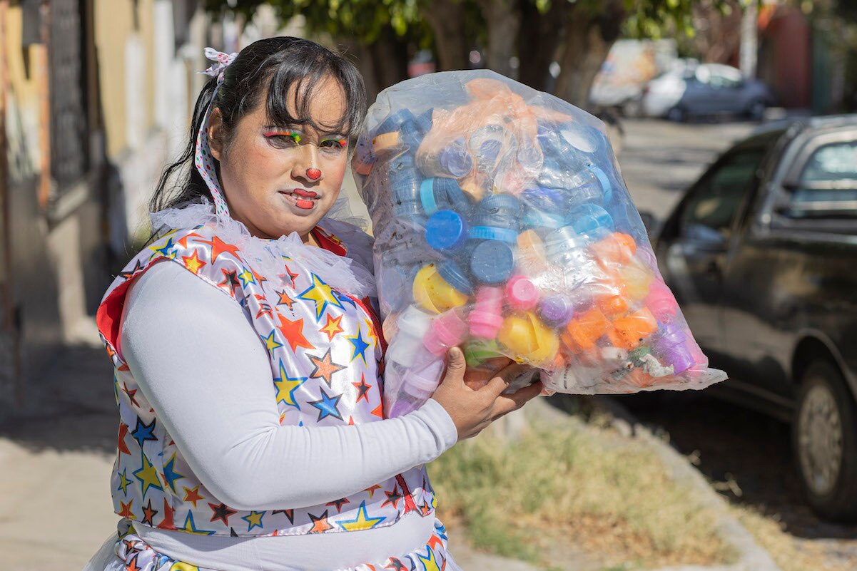 Bolitas, la payasita queretana cuya misión es juntar tapitas para apoyar a los niños