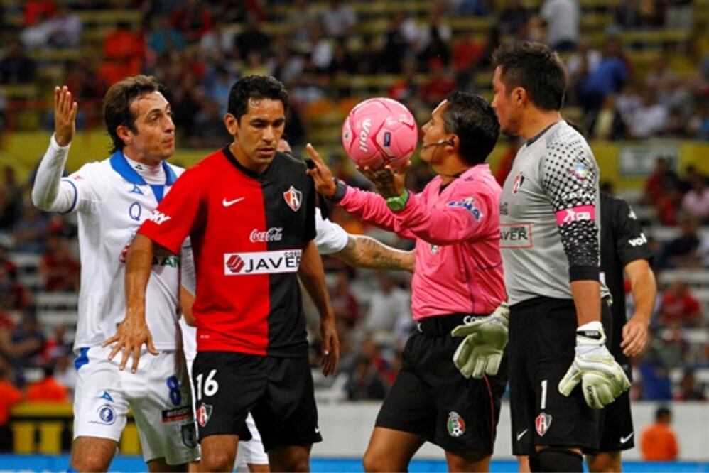 El Atlas despluma a los Gallos