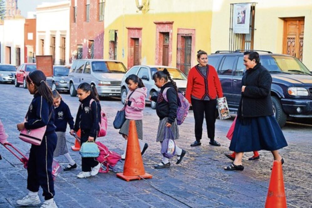Comienza  rutina de padres y alumnos