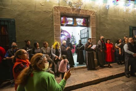 Los Manríquez, la familia que lleva 50 años "dando posada" en Querétaro