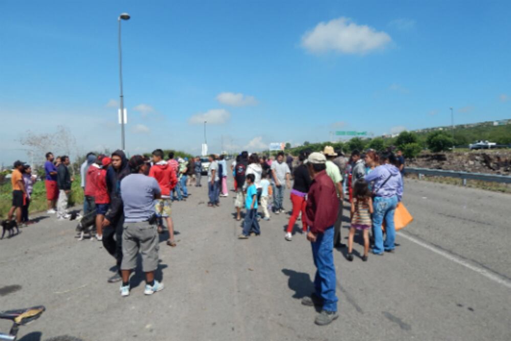 Afectados por lluvias bloquean el Fray Junípero