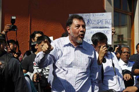 Noroña “se entrega” ante la PGJ