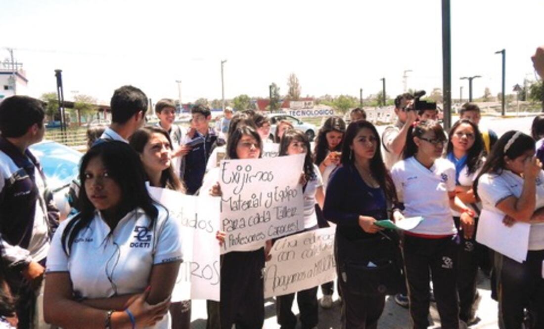 Exigen regreso de maestro de CBTIS