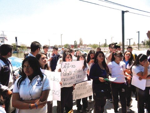 Exigen regreso de maestro de CBTIS