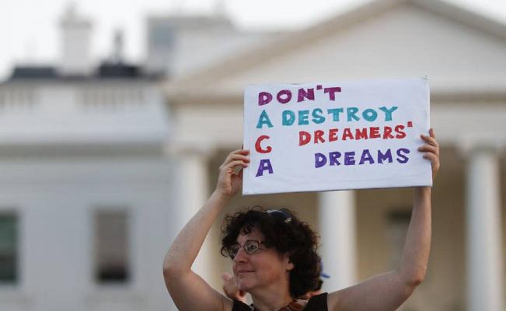 Trump: sin muro en frontera con México, no habrá alivio migratorio para “dreamers”