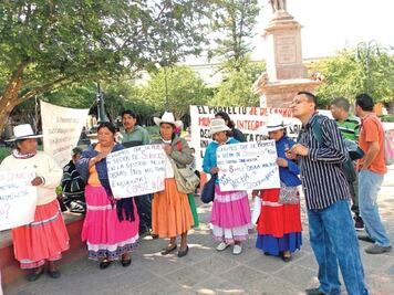 Campesinos se instalan en plantón  