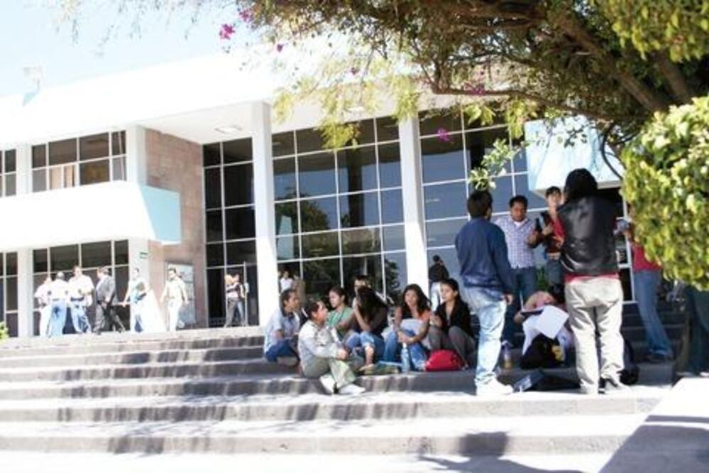 Insuficientes, salarios de profesores