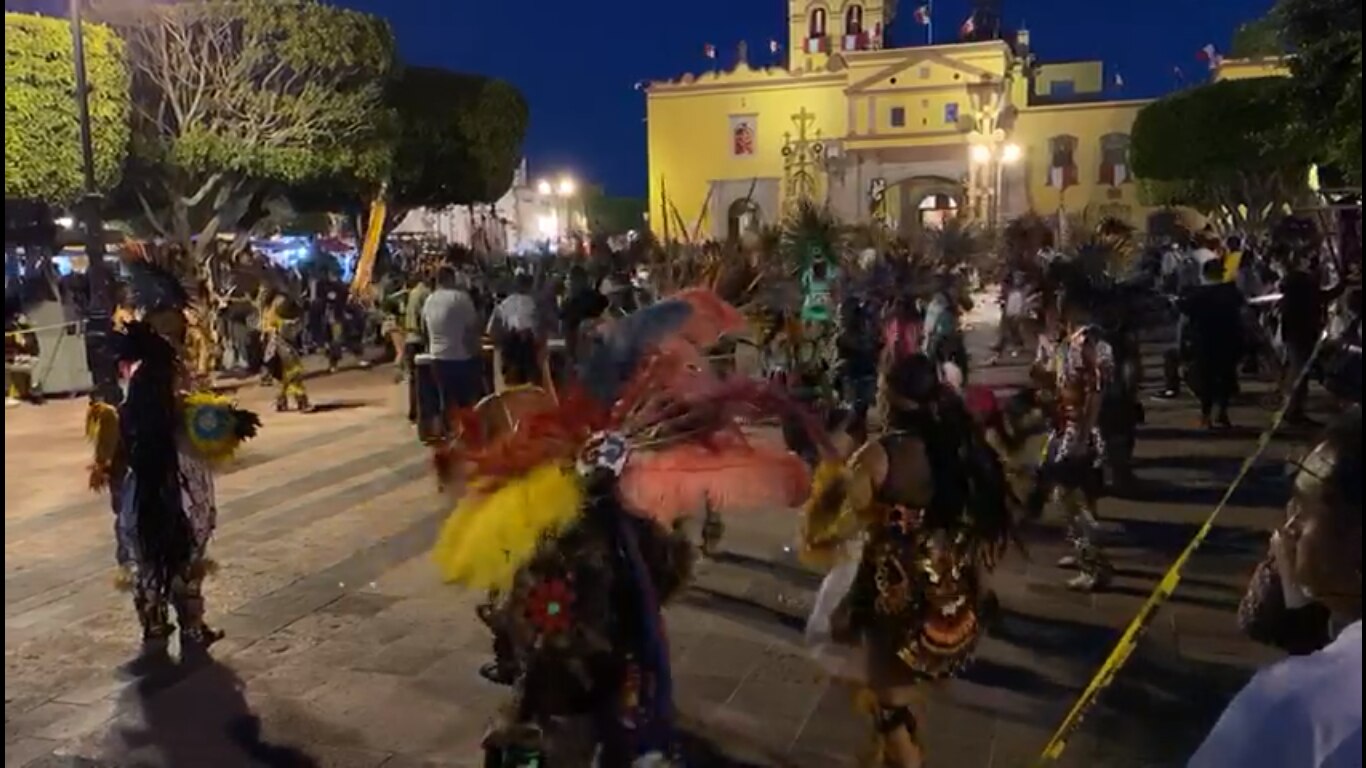 Cientos de concheros bailaron, a pesar de la pandemia