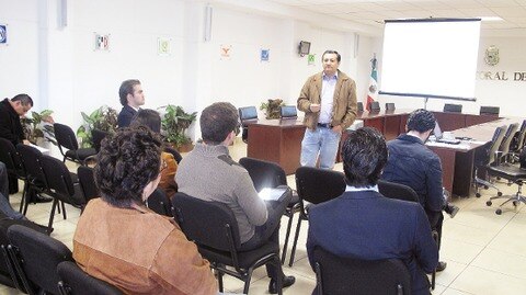 IEQ capacita a partidos políticos