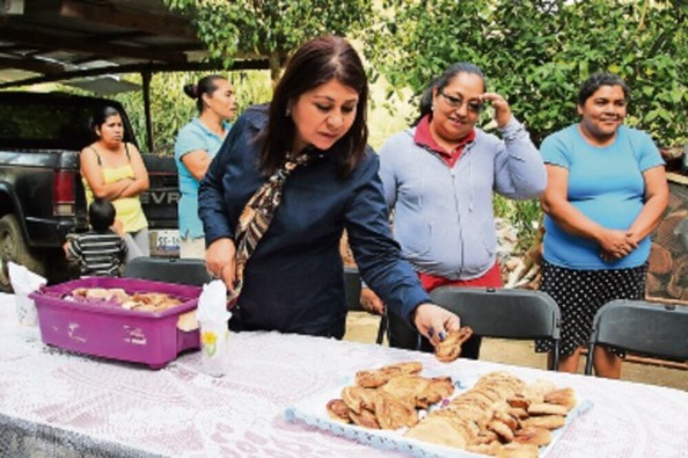 Serranas se capacitan para elaborar pan