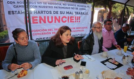 Piden a locatarios no politizar tema