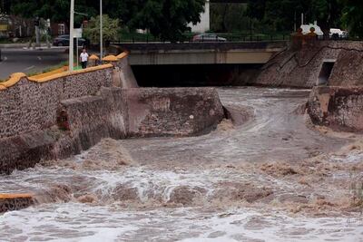 Vega Carriles promete rescatar el río Querétaro