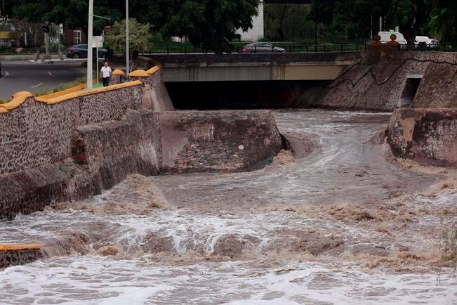 Vega Carriles promete rescatar el río Querétaro