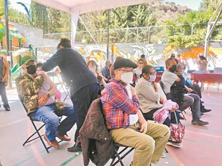Alcalde de El Marqués espera cinco horas para recibir la vacuna contra el Covid-19 
