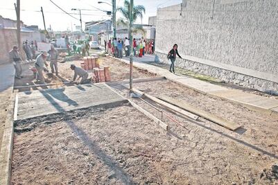 Supervisa obras Roberto Loyola