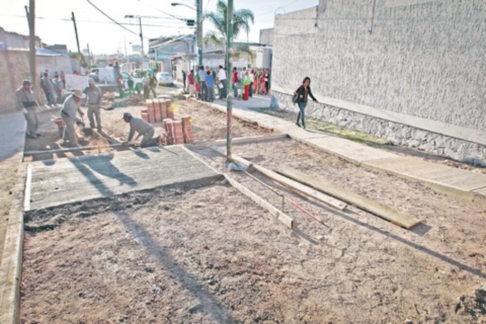 Supervisa obras Roberto Loyola