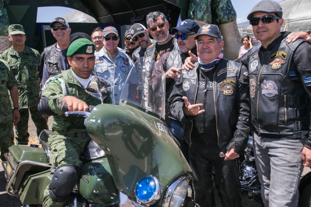 Motociclistas agradecieron al Ejército por siempre otorgarles apoyo en sus viajes y cuando sufren algún accidente en sus tralados. Foto: Demian Chávez