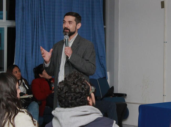 Imparten en la UAQ conferencia sobre los memes en la sociedad