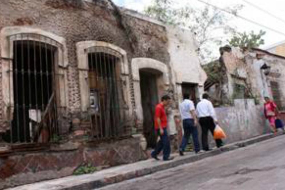 Inmuebles deteriorados no serán estacionamientos