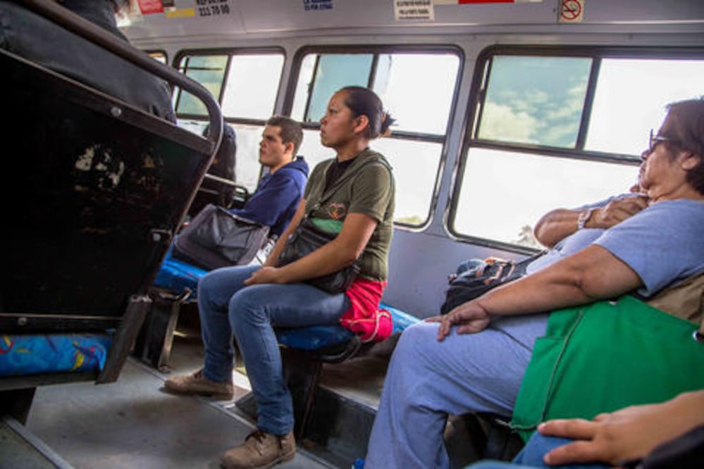 Pasaje de $8 incluye prisa, mal humor y miedo a perder la vida