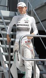 Nico Rosbergle pone algo de presión a Hamilton