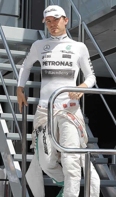 Nico Rosbergle pone algo de presión a Hamilton