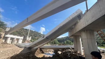 Colapsa trabe de concreto durante construcción de puente vehicular en El Chilar, Tolimán