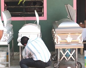 Indagan féretro abandonado en SJR