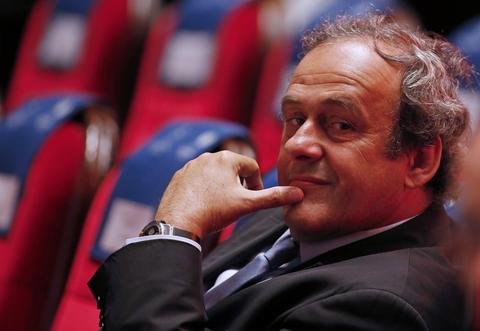Acusan Asia de favorecer a Platini