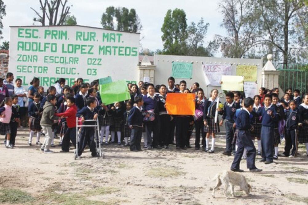 Exigen maestro en localidad El Mirador