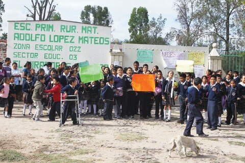 Exigen maestro en localidad El Mirador