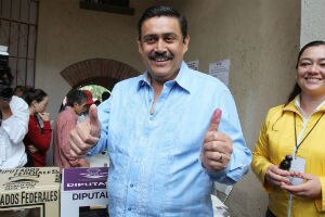 Candidatos a la alcaldía de Querétaro emiten su voto