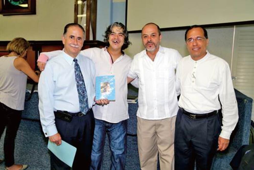 Presentan autobiografía