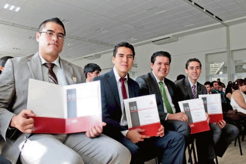 Celebran graduación en Facultad de Ingeniería