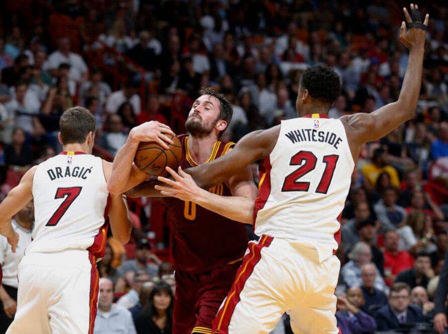 Kevin Love (0) contribuyó con 35 puntos, 7 rebotes y 9 asistencias. (WILFREDO LEE. AP)