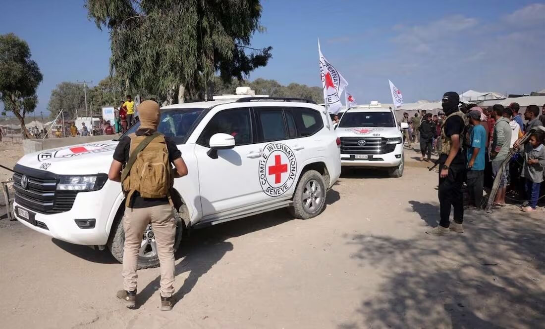 Los restos humanos fueron entregados a personal de la Cruz Roja. Foto: Bashar Taleb / AFP