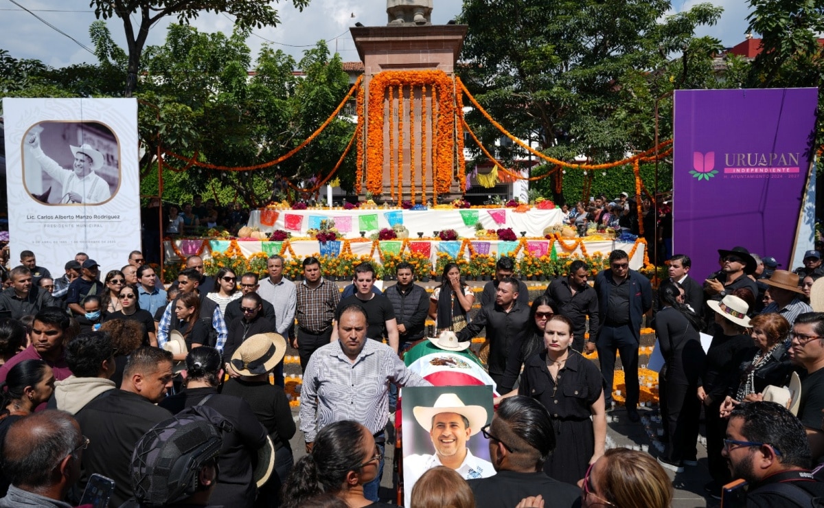 Entre indignación y reclamos despiden a Carlos Manzo, alcalde de Uruapan asesinado durante festival. Foto: AP