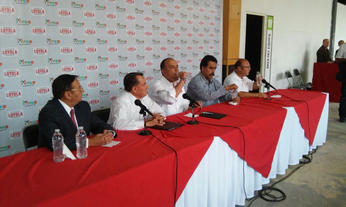 Declina precandidato a favor de RLV