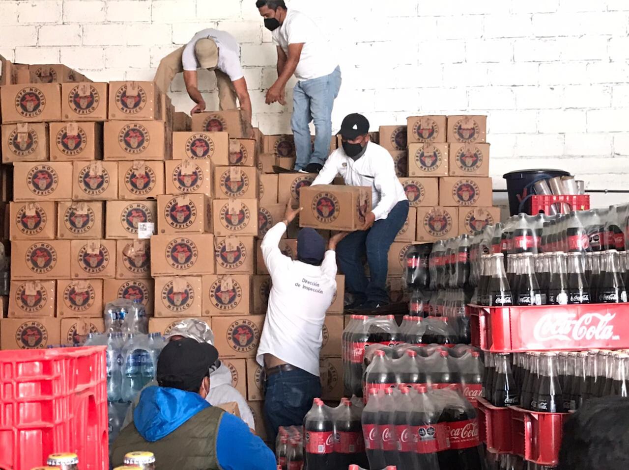 Dan golpe a repartidores clandestinos de alcohol en Querétaro