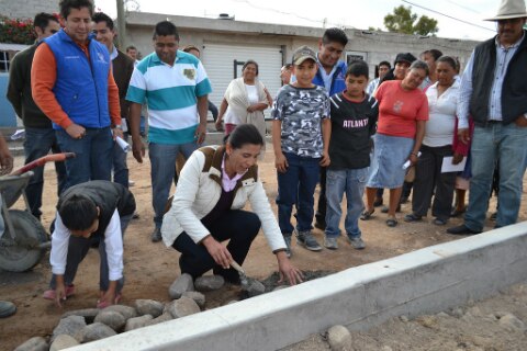 Alcaldesa María García arranca obras en El Vegil