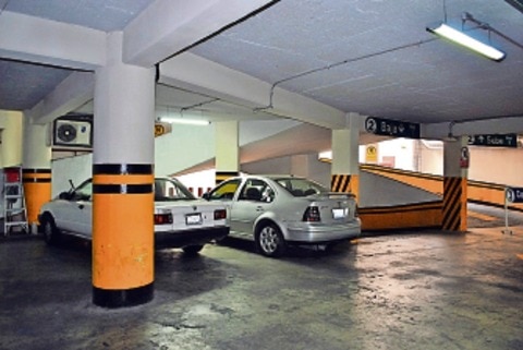 Reglamentarán tarifas de estacionamientos y valet parking