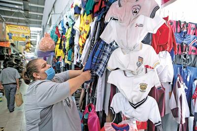 Agonizan. Uniformes se quedan colgados por el Coronavirus