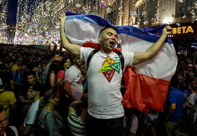 Transforman las calles en una fiesta mundialista