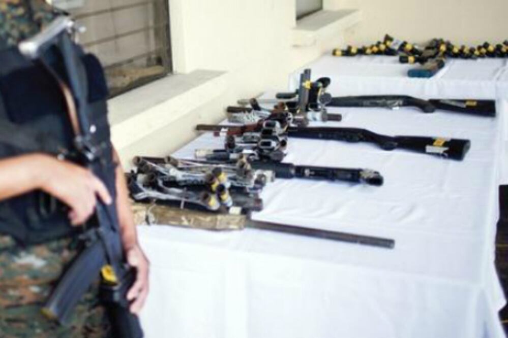 Encuentran armas largas