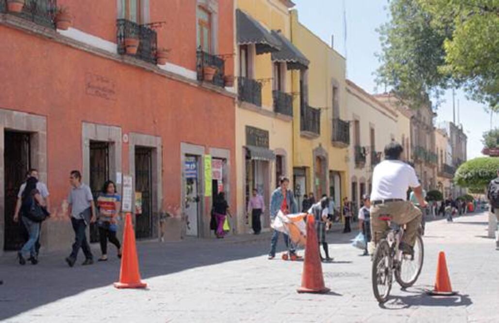 Buscan frenar comercios en centro